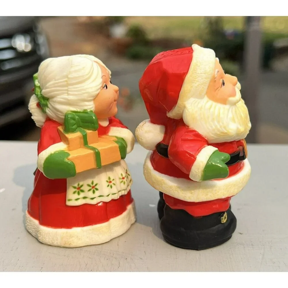 Santa and Mrs Claus Salt and Pepper Shakers‎ 3